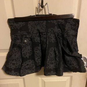 Pleated black mini skirt